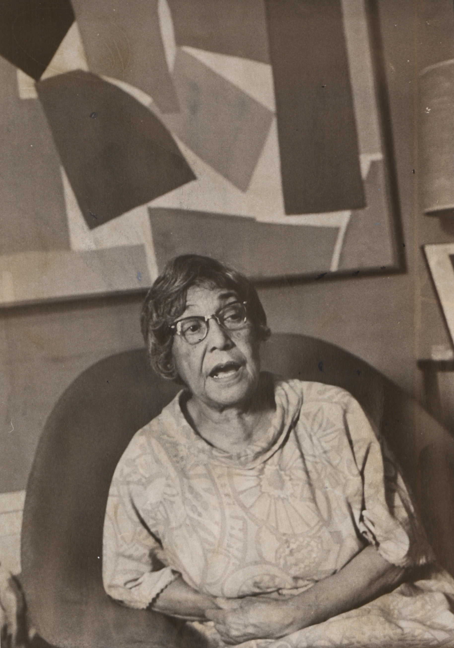 Alma Thomas sitting at home. (Reprinted with permission of the DC Public Library, Star Collection ©Washington Post)