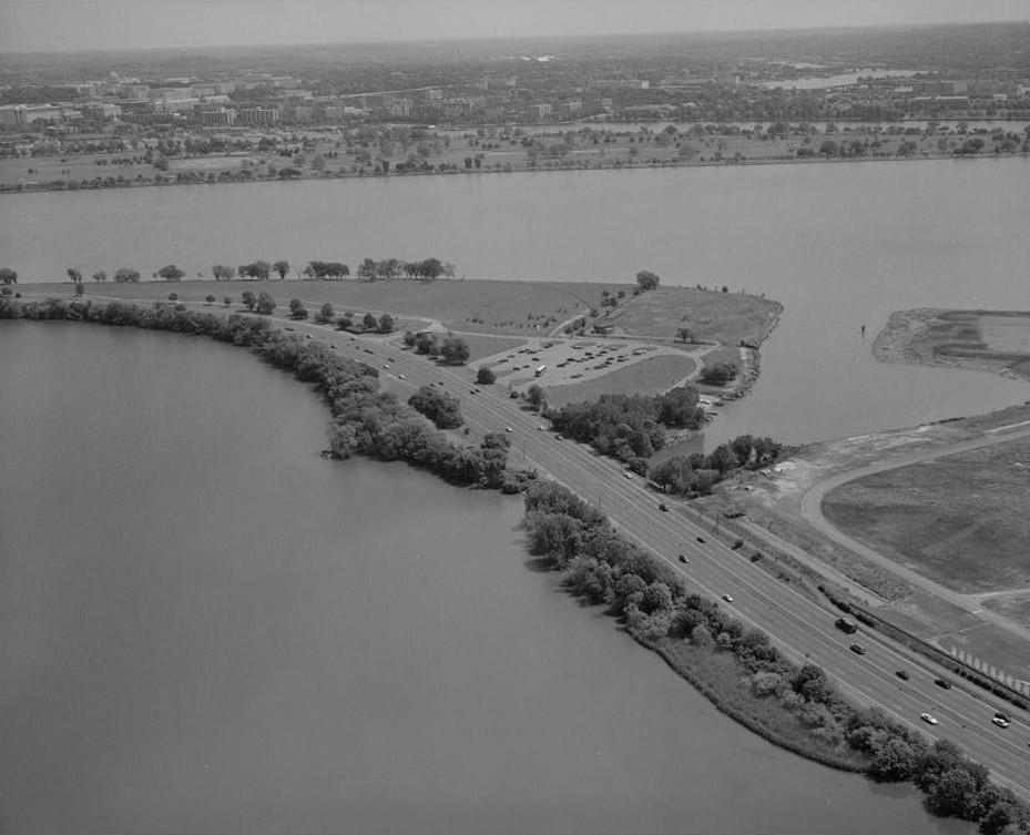 Gravelly Point Site