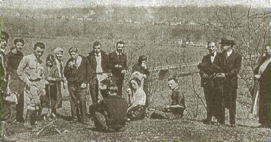Robert Shosteck (third from the left) and the adventurous hikers on the Wanderbirds' first excursion on April 1, 1934. (Photo source: Wanderbirds Hiking Club)