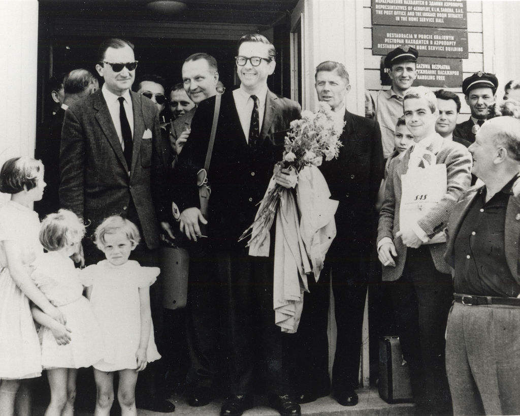 Conover is greeted with a huge welcome in Poland. Source: Wikimedia Commons