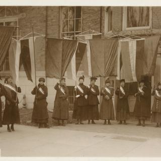 Picketers leave their headquarters on Lafayette Square and march to the White House on January 10, 1917. (Source: Library of Congress)