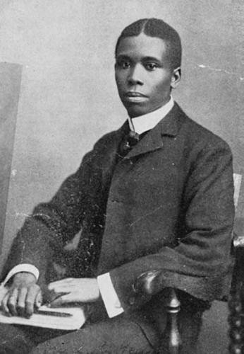 Waist up portrait of poet Paul Laurence Dunbar in 1905.