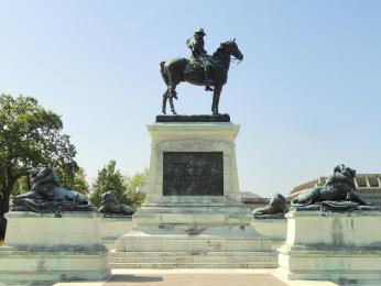 Ulysses S. Grant Memorial in Washington, D.C.; statue of Grant on horseback. (Photo source: Daderot on Wikimedia Commons, CC0)