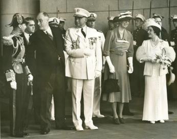 “President Roosevelt in conversation with King George VI while Eleanor Roosevelt and Queen Elizabeth exchange pleasantries at Union Station. June 8, 1939.” (Photo Source: FDR Presidential Library & Museum Flickr) https://www.flickr.com/photos/fdrlibrary/7366008204/in/album-72157630051202255/