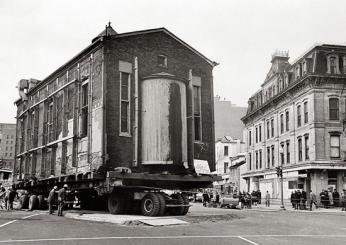 Adas Israel Synagogue building on moving truck, December 18, 1969. (Photo source: Wikipedia) Adas Israel Synagogue building on moving truck, December 18, 1969. (Photo source: Wikipedia)