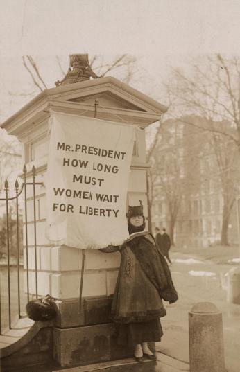 "Silent sentinel" Alison Turnbull Hopkins at the White House on New Jersey Day.  (Source: Library of Congress)