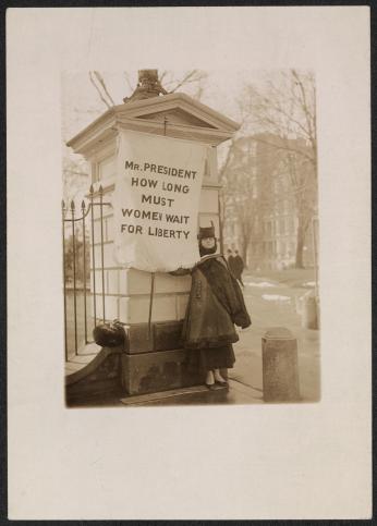 "Silent sentinel" Alison Turnbull Hopkins at the White House on New Jersey Day.  (Source: Library of Congress)
