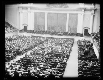 Interior of DAR Constitution Hall, 1931 (Photo Source: Library of Congress, Prints & Photographs Division, photograph by Harris & Ewing, [LC-DIG-hec-36394])
