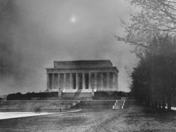 A dust storm from the midwest blew into Washington in 1935, darkening the skies over the Lincoln Memorial. (Source: USDA website)