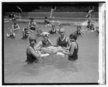 Women playing Mah Jongg in pool at Wardman Park Hotel in Washington, June 20, 1924. (Source: National Photo Company Collection, Library of Congress)