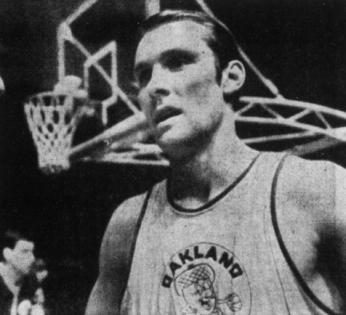 Rick Barry representing the Oakland Oaks in the 1969 ABA All-Star Game. (Source:Public Domain via Wikipedia)