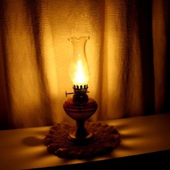 Burning oil lamp. (Photo source: Pixnio, Public Domain.)