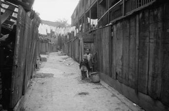 Two African American children in Washington, D.C. alley (Photo source: Library of Congress)