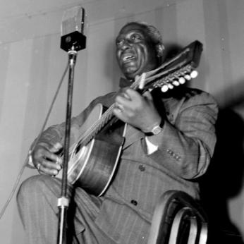 Portrait of Lead Belly, National Press Club, Washington, D.C., between 1938 and 1948 (Photo: William P. Gottlieb, Library of Congress) Portrait of Lead Belly, National Press Club, Washington, D.C., between 1938 and 1948