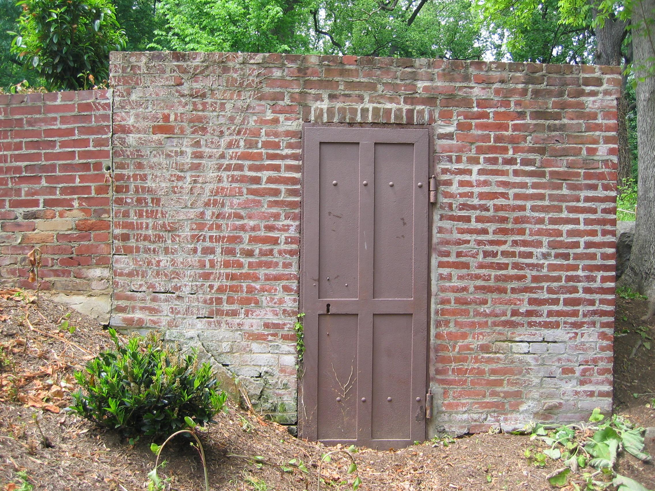Vault in Mount Zion Cemetery believed to be a stop along the Underground Railroad. (Credit: Flickr user rockcreek. Used via Creative Commons Attribution-NonCommercial 2.0 Generic license.)