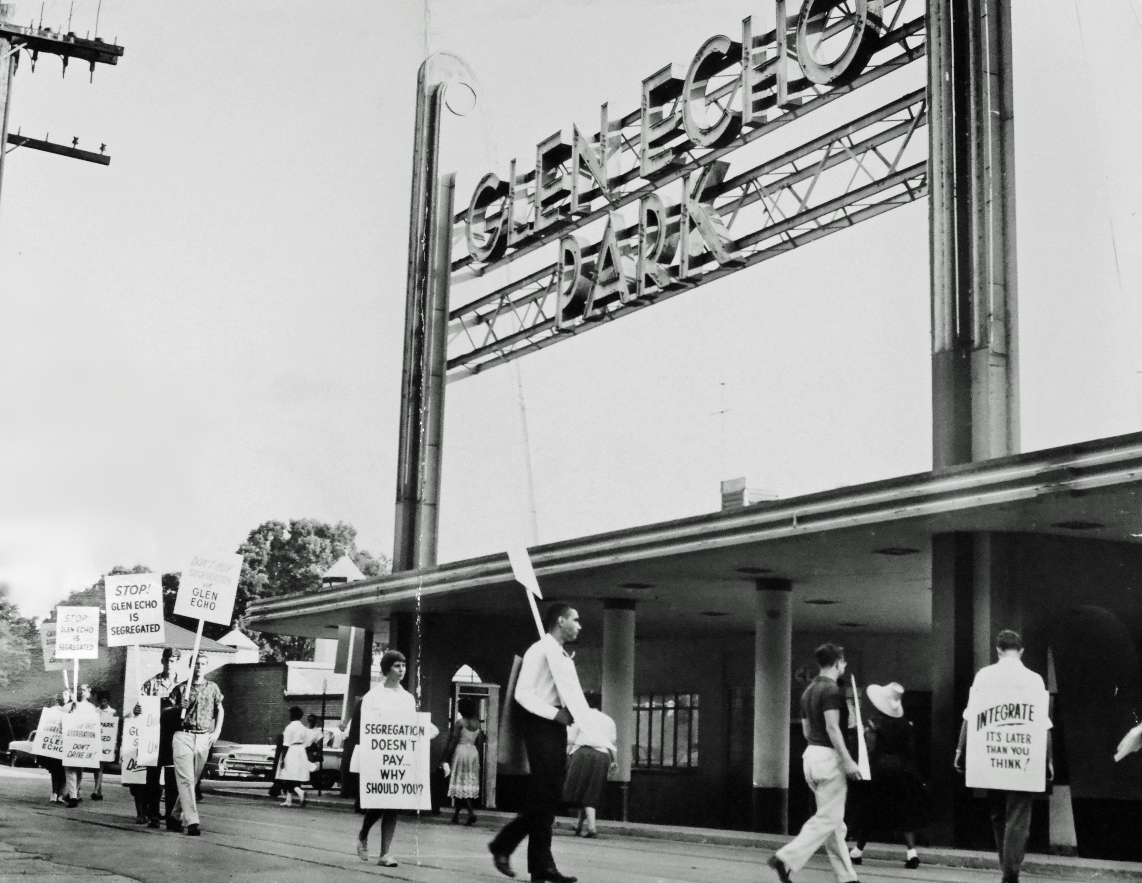 Picketers in front of Glen Echo Park 1960. (Reprinted with permission of the DC Public Library, Star Collection, © Washington Post.)