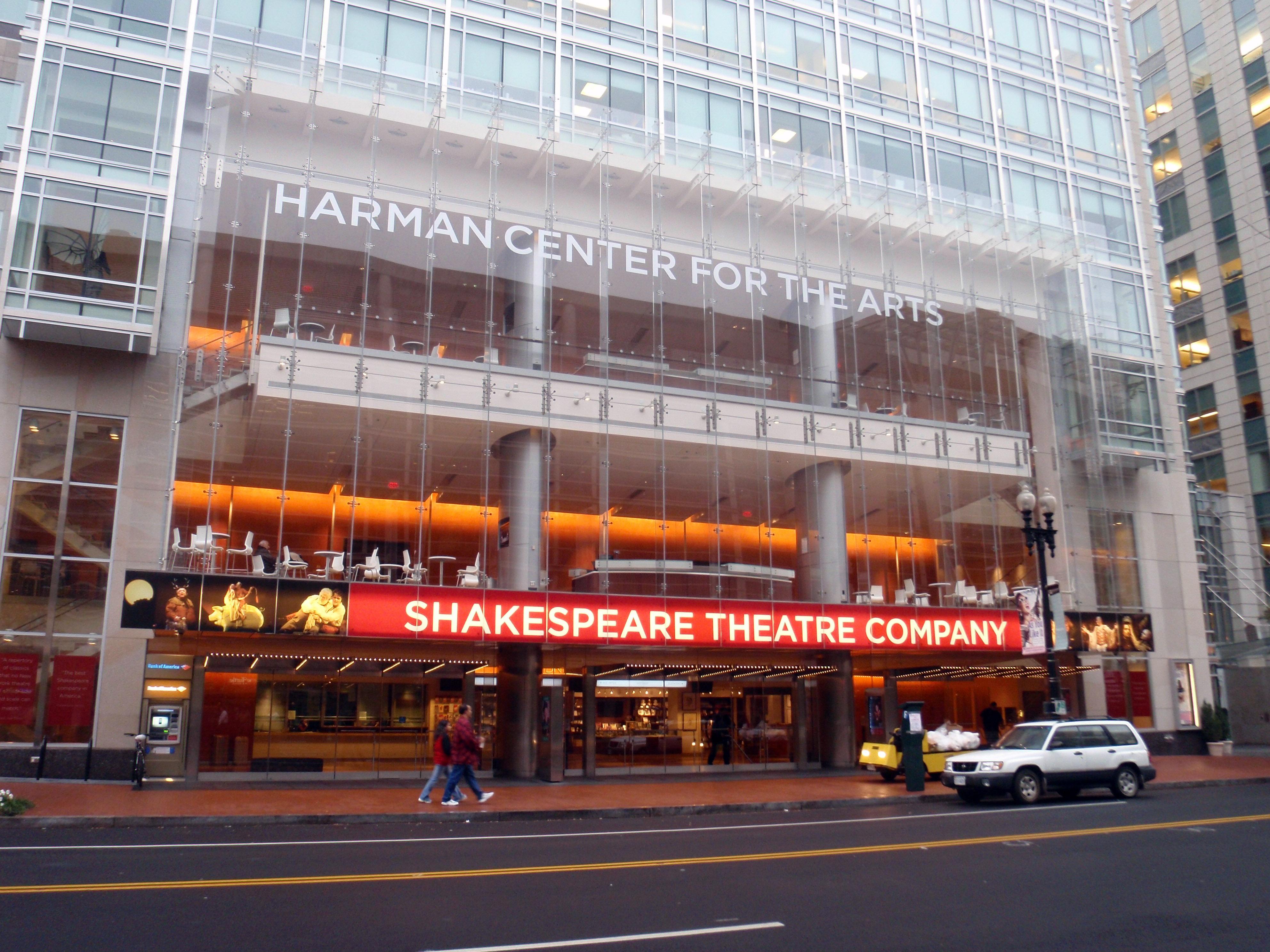 Front facade of Shakespeare Theatre Company in 2010. (Credit: Flickr user daquellamanera. Cropped and used via Creative Commons Attribution 2.0 Generic License.)