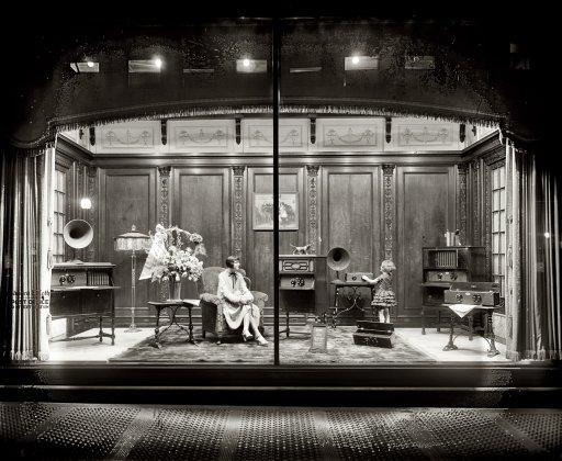 Woodward & Lothrop store window, c. 1928. (Source: Wikipedia)
